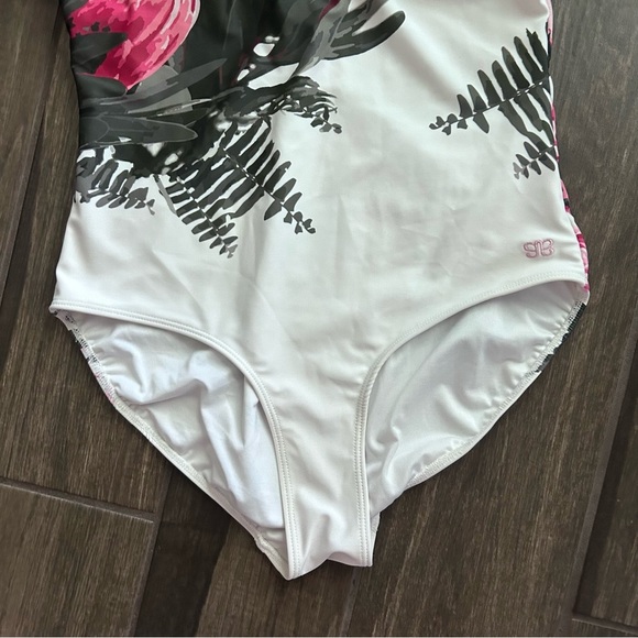 Albion Fit Cape One Piece Swimsuit in Desert Rose Sz M *no belt* - Picture 5 of 10